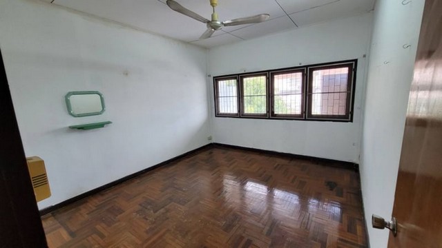 ขายบ้านทาวน์เฮ้าส์ 2 ชั้น ใจกลางกรุงทำเลทอง ใกล้สิ่งอำนวยความสะดวก เดินทางสะดวก กรุงเทพ 